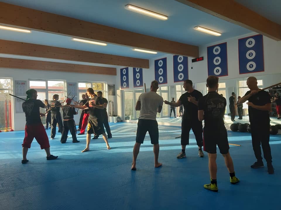 Training mit Stock und Messer